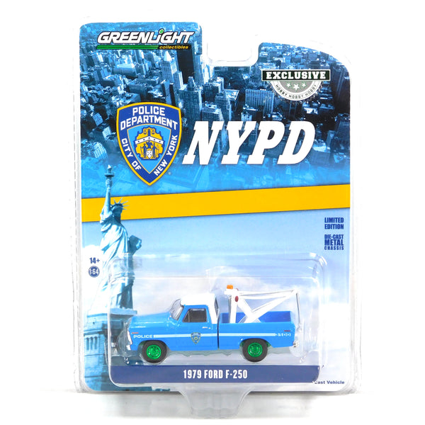 Green Machine Hobby Exclusive 30224 1979 Ford F-250 Tow Truck NYPD 1:64 Diecast
