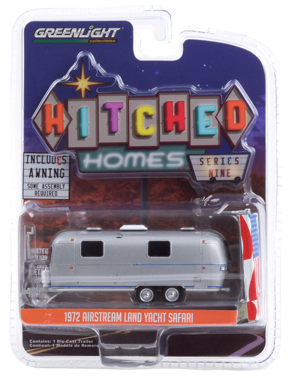 Hitched Homes 34090C 1972 Airstream Land Yacht 1:64 Diecast
