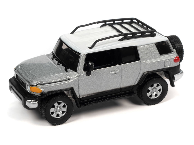 2007 Toyota FJ Cruiser Silver Johnny Lightning Classic Gold 1:64 Scale 2022 Release 3A