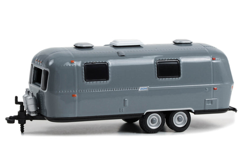 Hitched Homes 34140-D 1971 Airstream Land Yacht Safari 1:64 Diecast