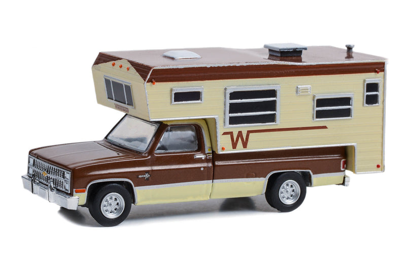 Hobby Exclusive 30407 1982 Chevrolet C20 Silverado Winnebago 1:64 Scale Diecast