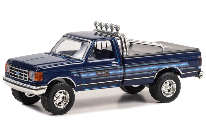 Hobby Exclusive 30433 1987 Ford F-250 XLT Lariat Bigfoot Cruiser