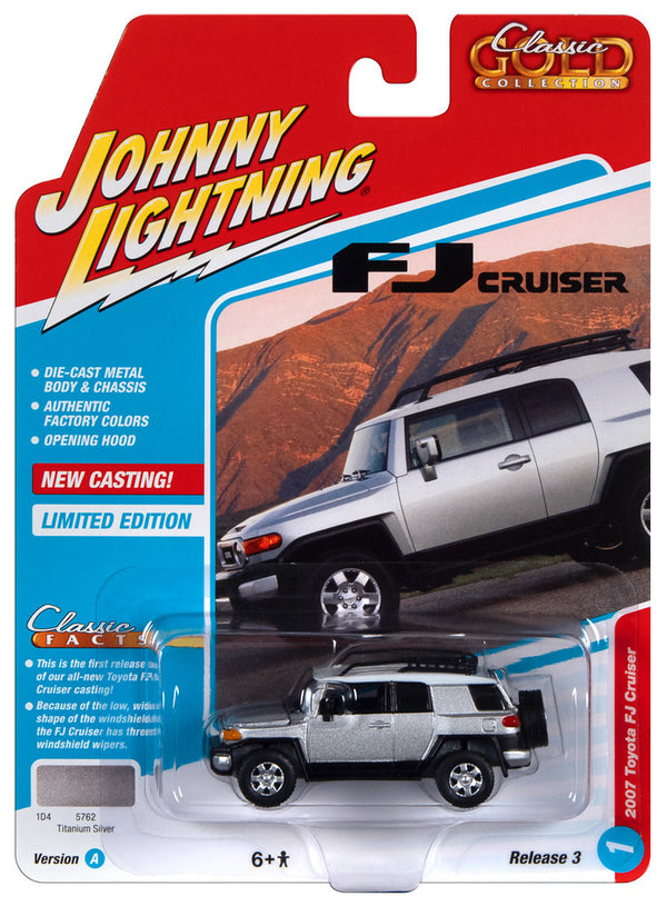 2007 Toyota FJ Cruiser Silver Johnny Lightning Classic Gold 1:64 Scale 2022 Release 3A