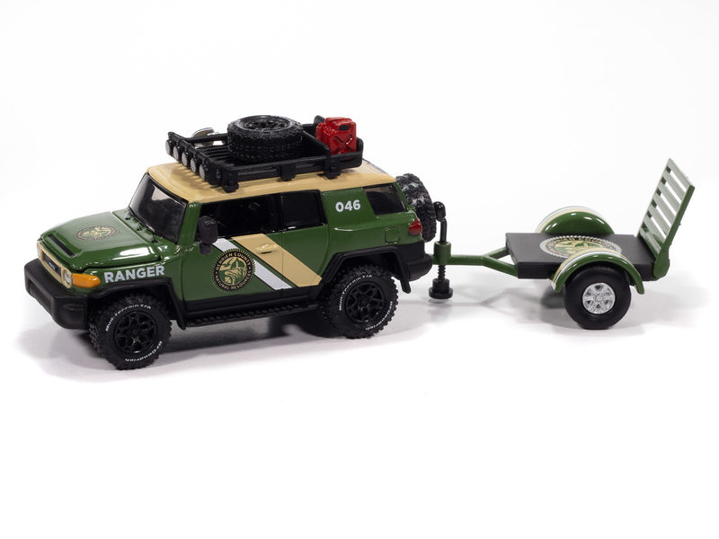 2014 Toyota FJ Cruiser & Trailer Johnny Lightning Tow & Go 1:64 Scale