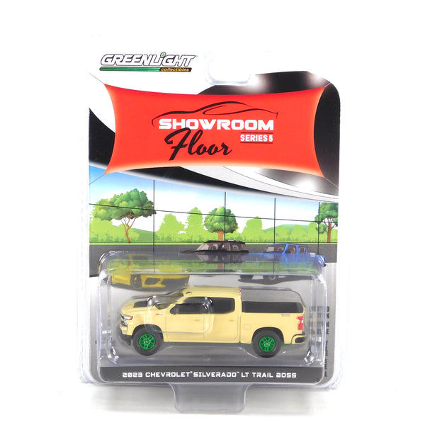 Green Machine Showroom Floor 68050-C 2023 Chevrolet Silverado LT Trail Boss Z71 1:64 Diecast