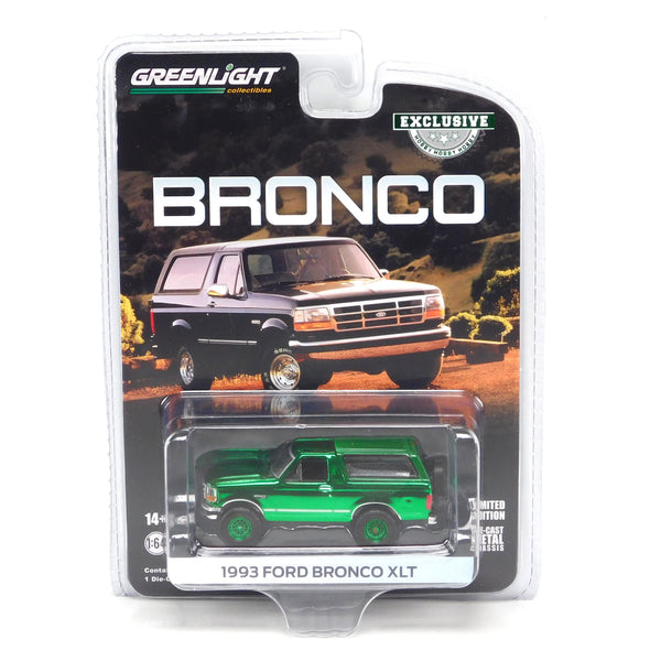 Green Machine Hobby Exclusive 30452 1993 Ford Bronco XLT Oxford White 1:64 Diecast