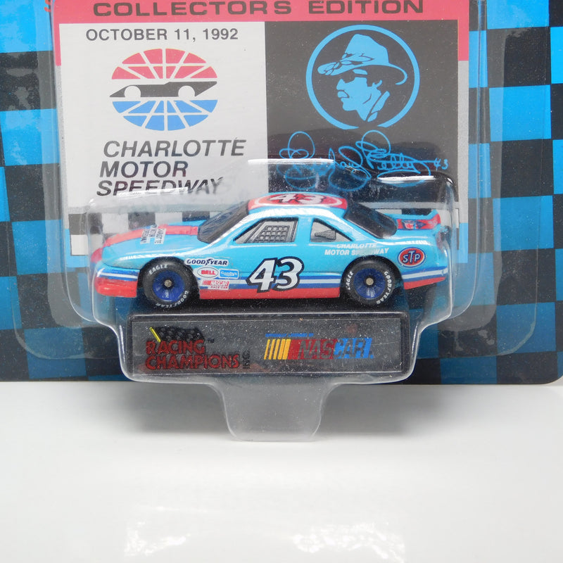 *Pre-Owned* Richard Petty 1992 STP Charlotte 2 Racing Champions 1:64 Nascar Diecast