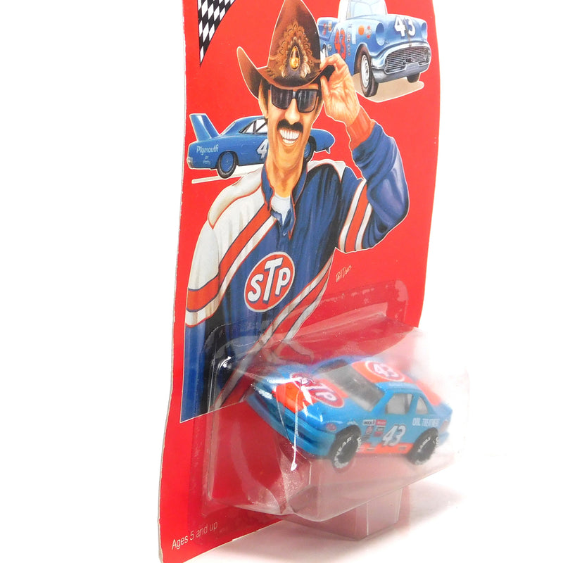 *Pre-Owned* Richard Petty 1992 STP Funstuf Pit Row 1:64 Nascar Diecast