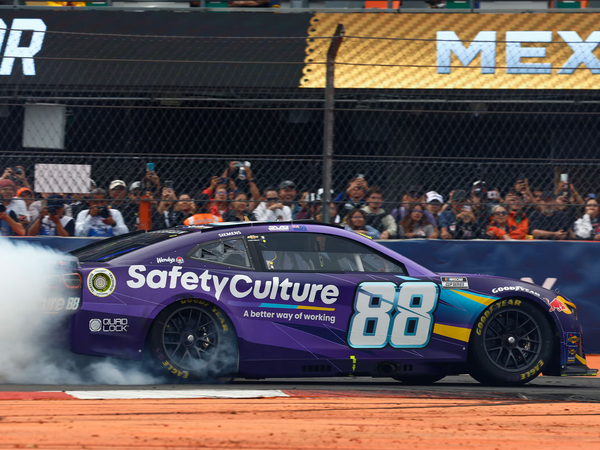 *Pre-Order* Shane Van Gisbergen 2025 SafetyCulture Mexico City Win 1:24 Nascar Diecast